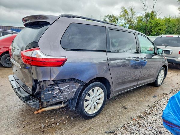 2015 TOYOTA SIENNA