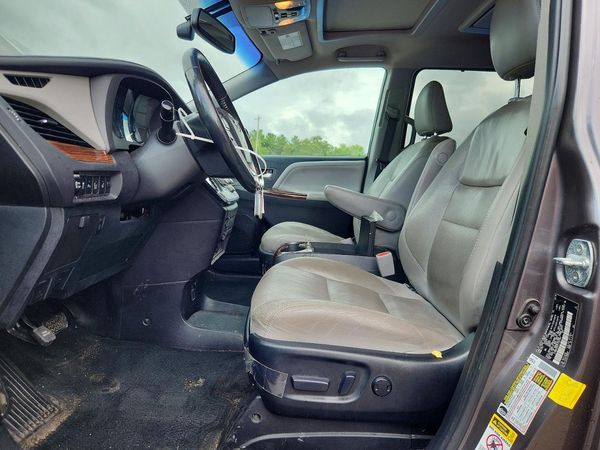 2015 TOYOTA SIENNA
