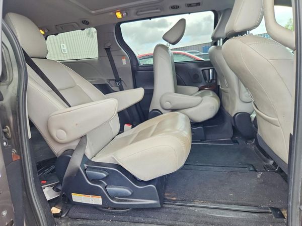 2015 TOYOTA SIENNA