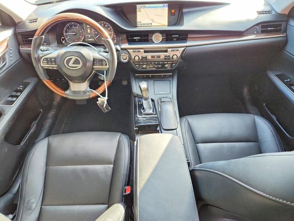 2016 LEXUS ES