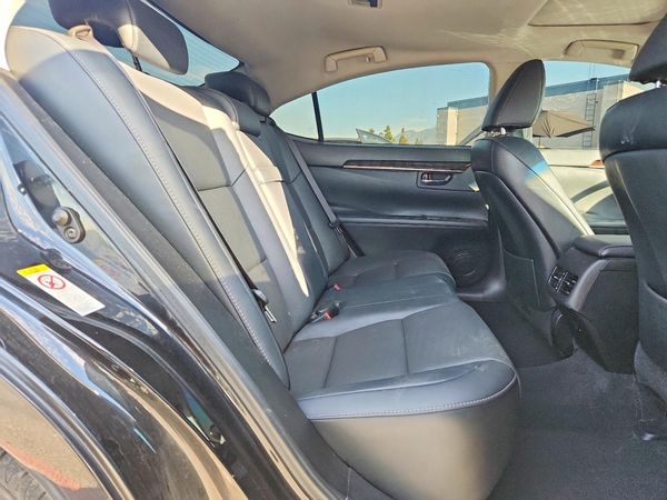 2016 LEXUS ES