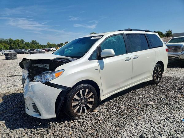 2018 TOYOTA SIENNA