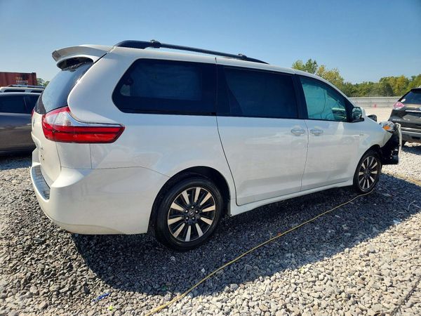 2018 TOYOTA SIENNA
