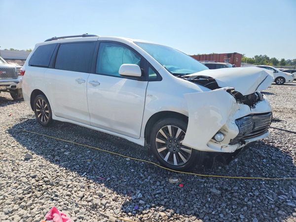 2018 TOYOTA SIENNA