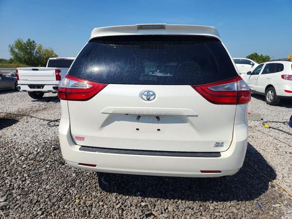 2018 TOYOTA SIENNA