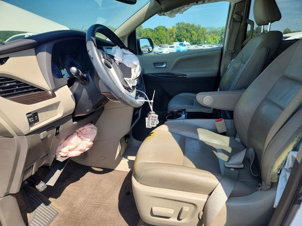 2018 TOYOTA SIENNA
