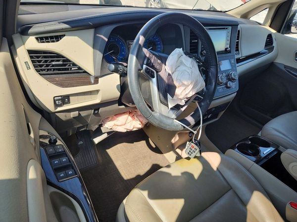 2018 TOYOTA SIENNA