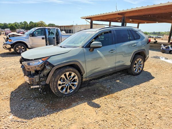 2020 TOYOTA RAV4 XLE Premium