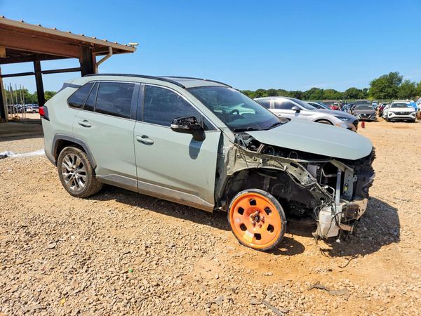 2020 TOYOTA RAV4 XLE Premium