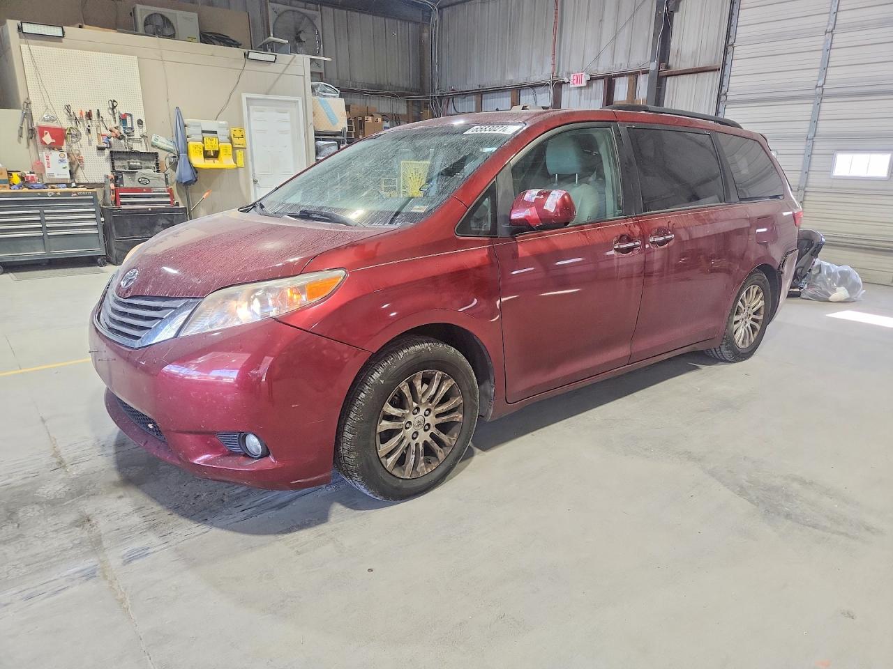 2016 TOYOTA SIENNA