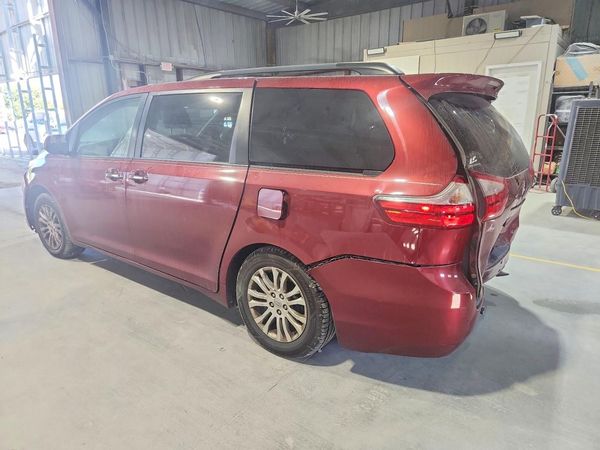 2016 TOYOTA SIENNA