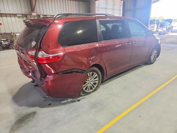 2016 TOYOTA SIENNA
