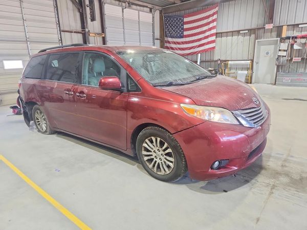 2016 TOYOTA SIENNA