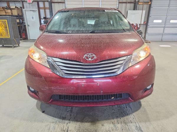 2016 TOYOTA SIENNA