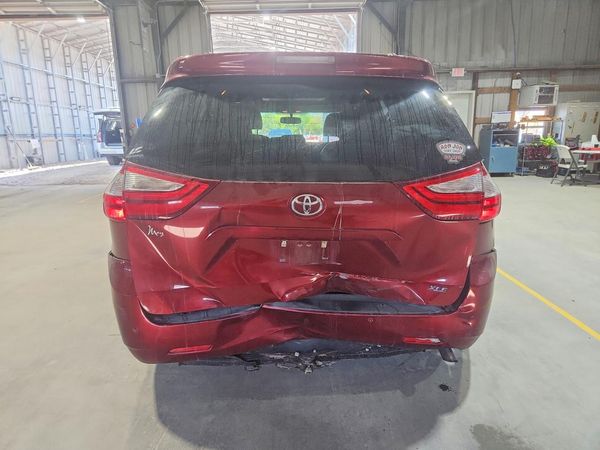 2016 TOYOTA SIENNA
