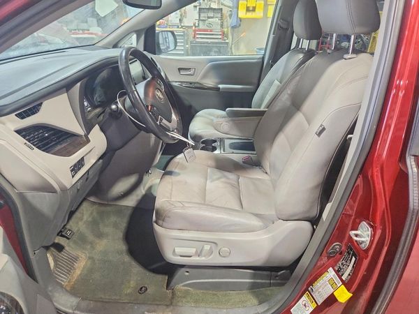 2016 TOYOTA SIENNA