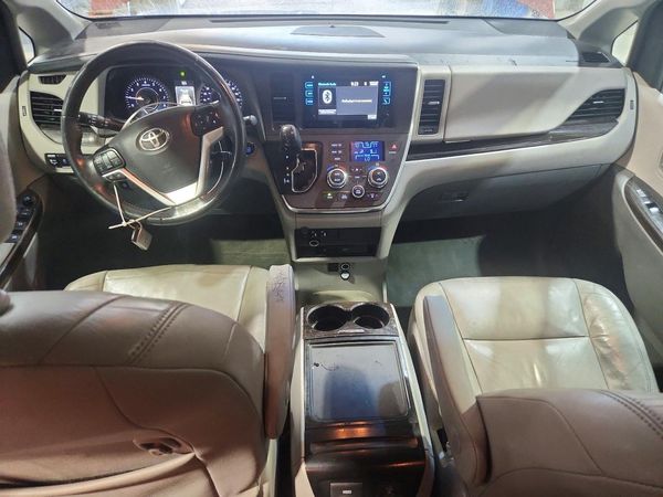 2016 TOYOTA SIENNA