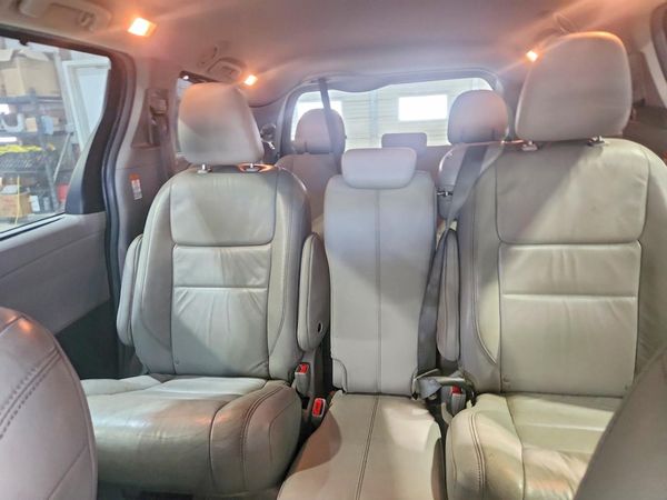 2016 TOYOTA SIENNA