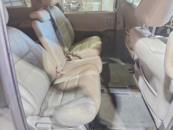 2016 TOYOTA SIENNA