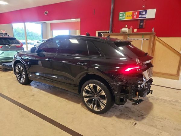2025 AUDI Q8