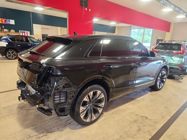 2025 AUDI Q8