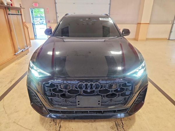2025 AUDI Q8