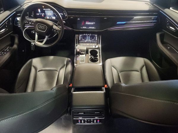 2025 AUDI Q8