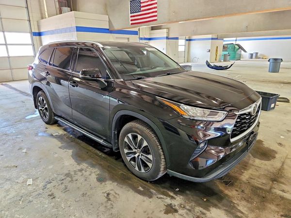 2020 TOYOTA HIGHLANDER XLE — Passenger 3/4