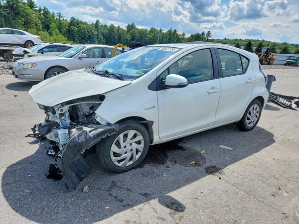 2015 TOYOTA PRIUS C ON — DSFA — Front 3/4