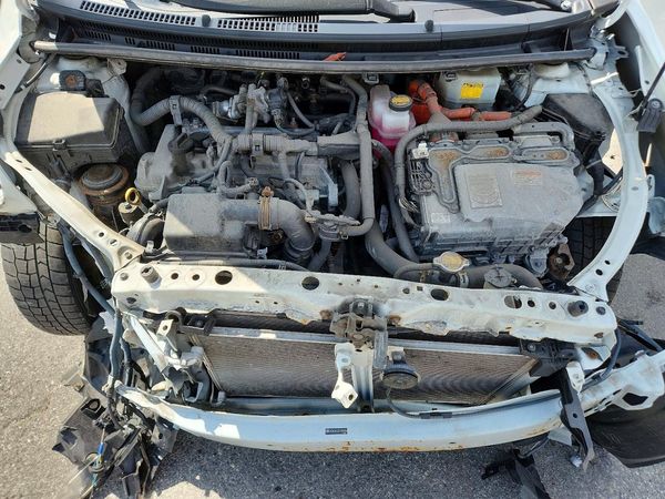2015 TOYOTA PRIUS C ON — Engine bay