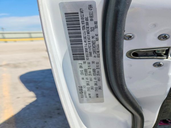 2019 RAM 1500 SLT — VINS