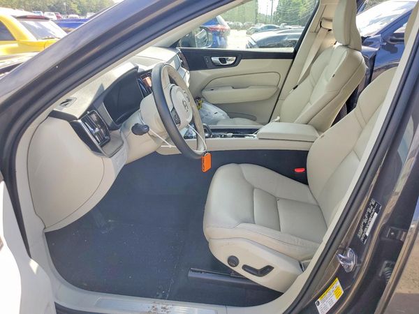 2022 VOLVO XC60 Momentum (excl S60)