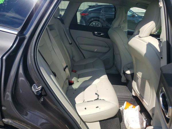 2022 VOLVO XC60 Momentum (excl S60)