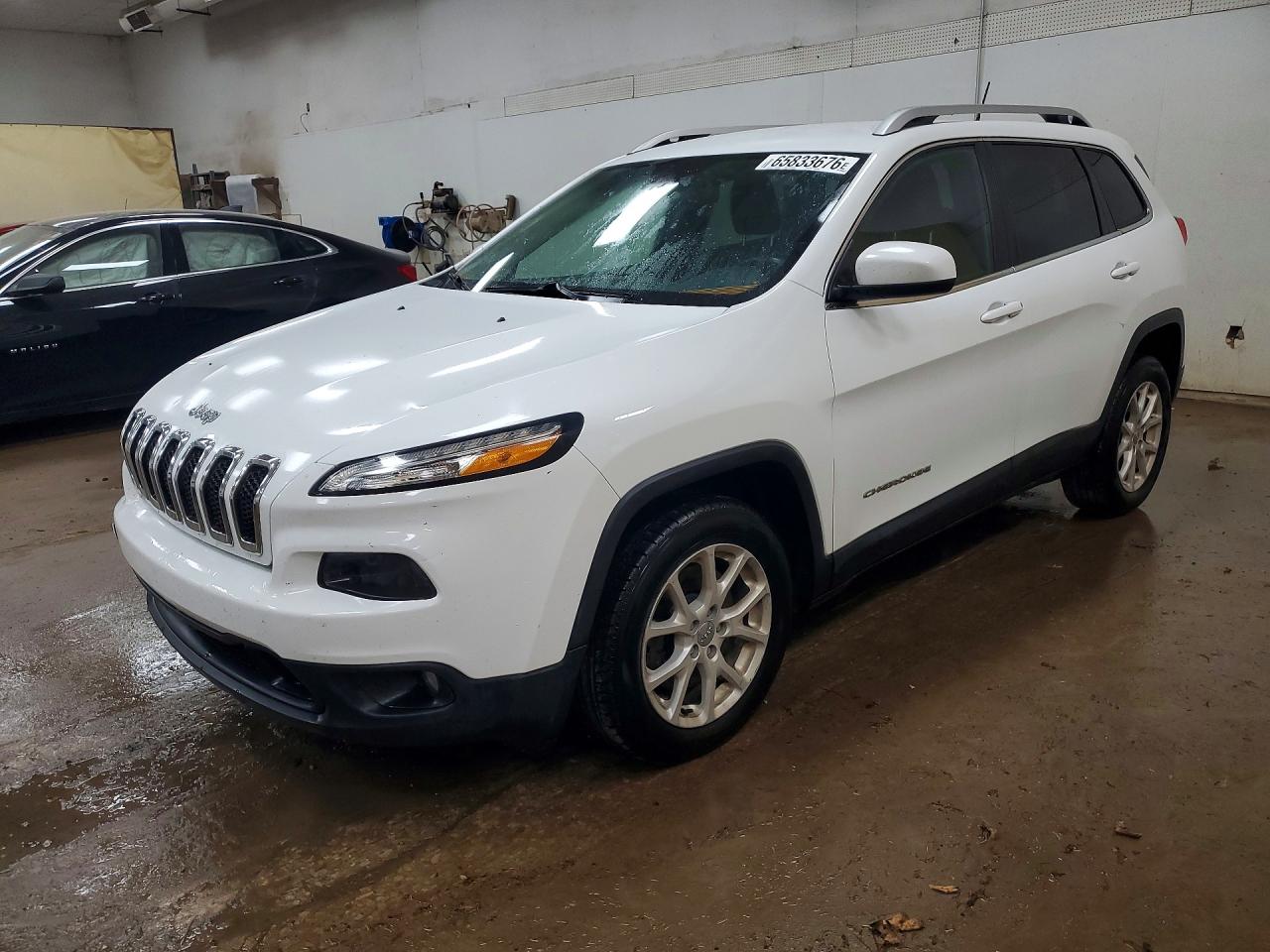 2014 JEEP CHEROKEE Latitude — Front 3/4