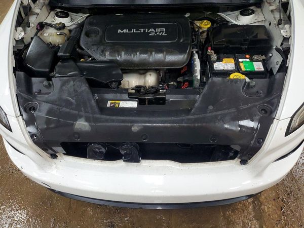 2014 JEEP CHEROKEE Latitude — Engine bay