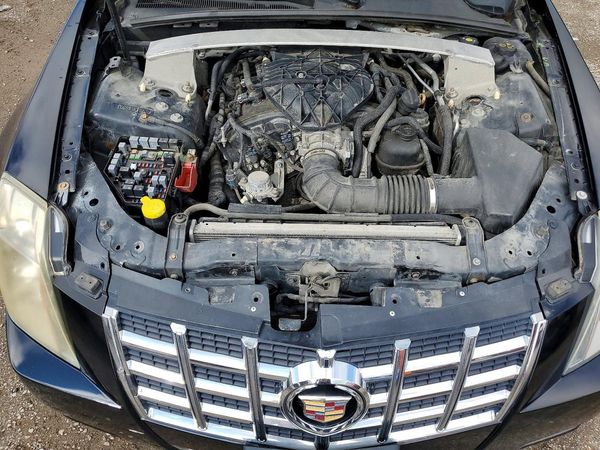 2012 CADILLAC CTS Premium — Engine bay
