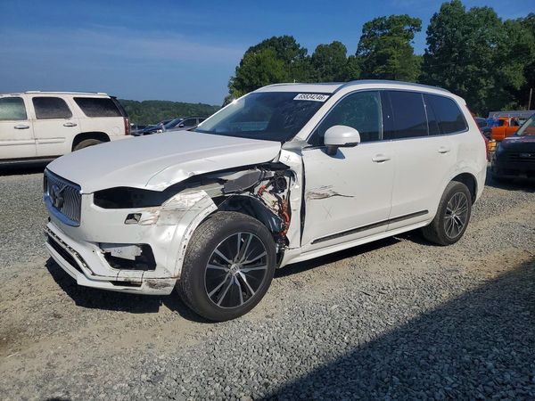 2021 VOLVO XC90 Momentum