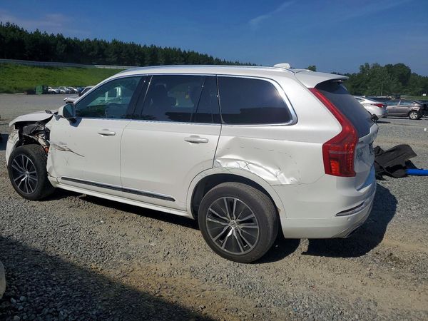 2021 VOLVO XC90 Momentum