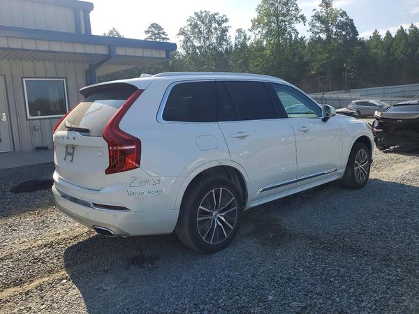 2021 VOLVO XC90 Momentum