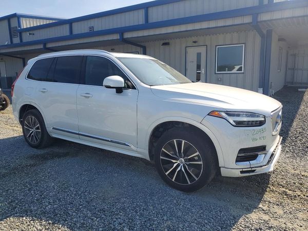 2021 VOLVO XC90 Momentum