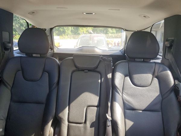 2021 VOLVO XC90 Momentum