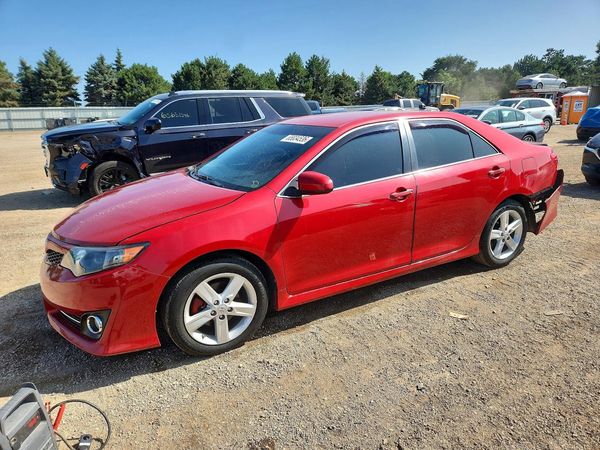2013 TOYOTA CAMRY — Front 3/4
