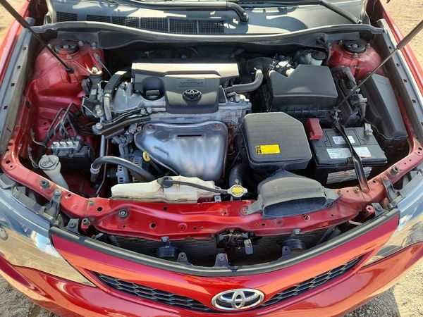 2013 TOYOTA CAMRY — Engine bay