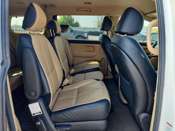 2017 KIA SEDONA LX