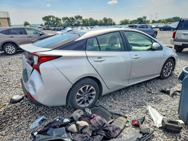 2022 TOYOTA PRIUS