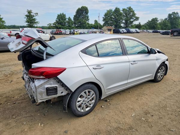 2018 HYUNDAI ELANTRA SE