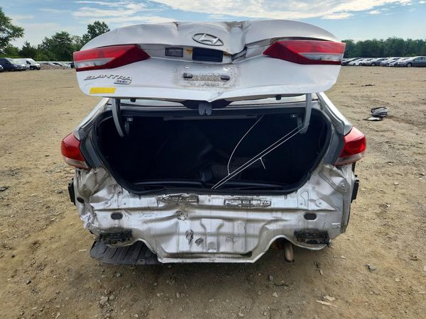 2018 HYUNDAI ELANTRA SE