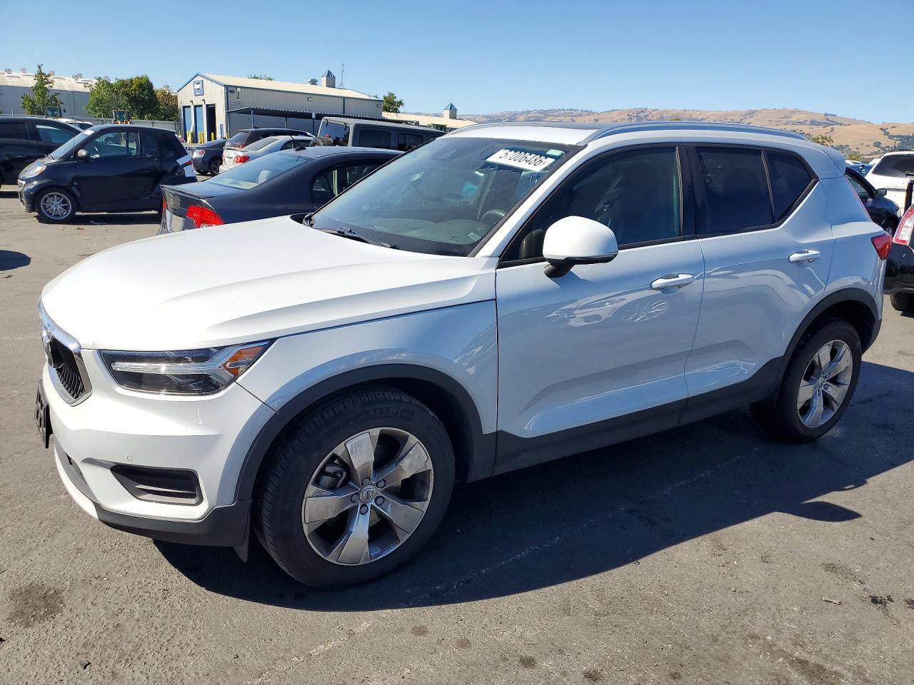 2020 VOLVO XC40