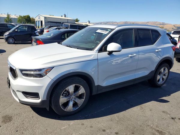2020 VOLVO XC40
