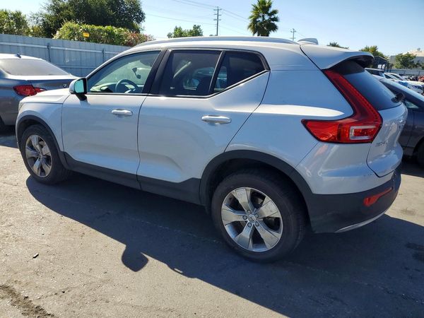 2020 VOLVO XC40